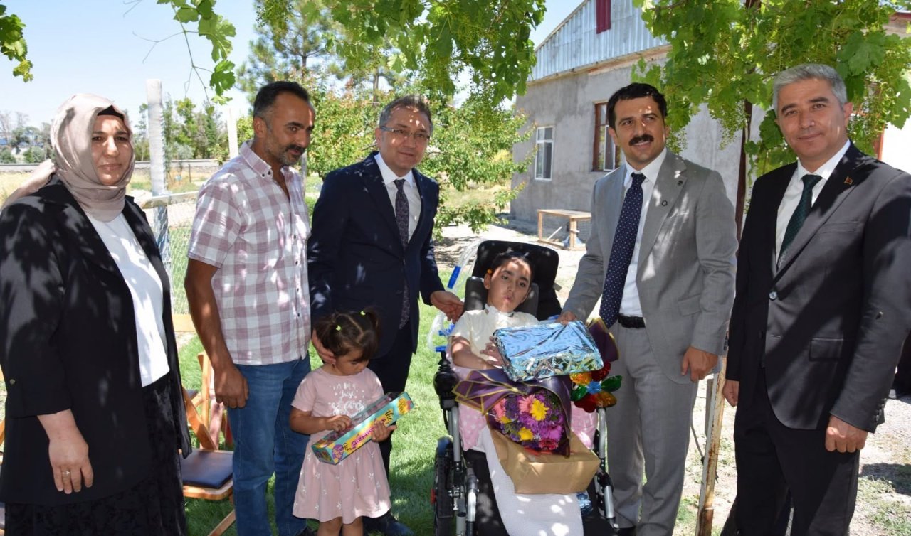 Karapınar’da evde eğitim gören öğrenciye karne sürprizi
