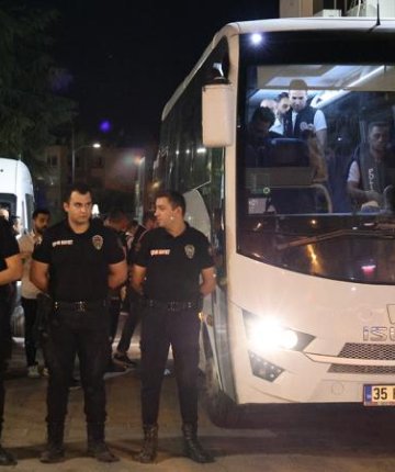 Seferihisar Belediyesine rüşvet soruşturmasında 19 şüpheli adliyede