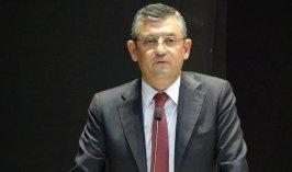 Kur’an ile dalga geçen adamı savunmak Özgür Özel’e düştü