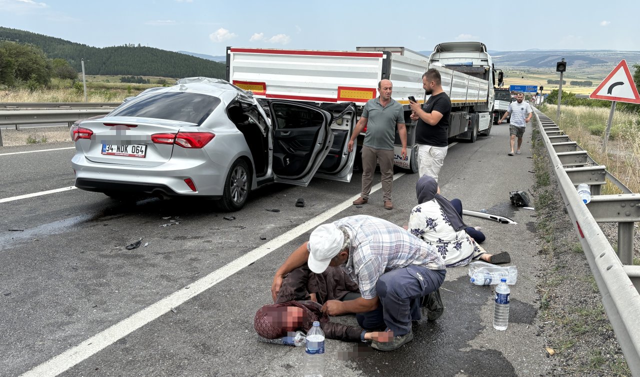TIR’a arkadan çarpan otomobilde feci kaza: 1 ölü, 8 yaralı