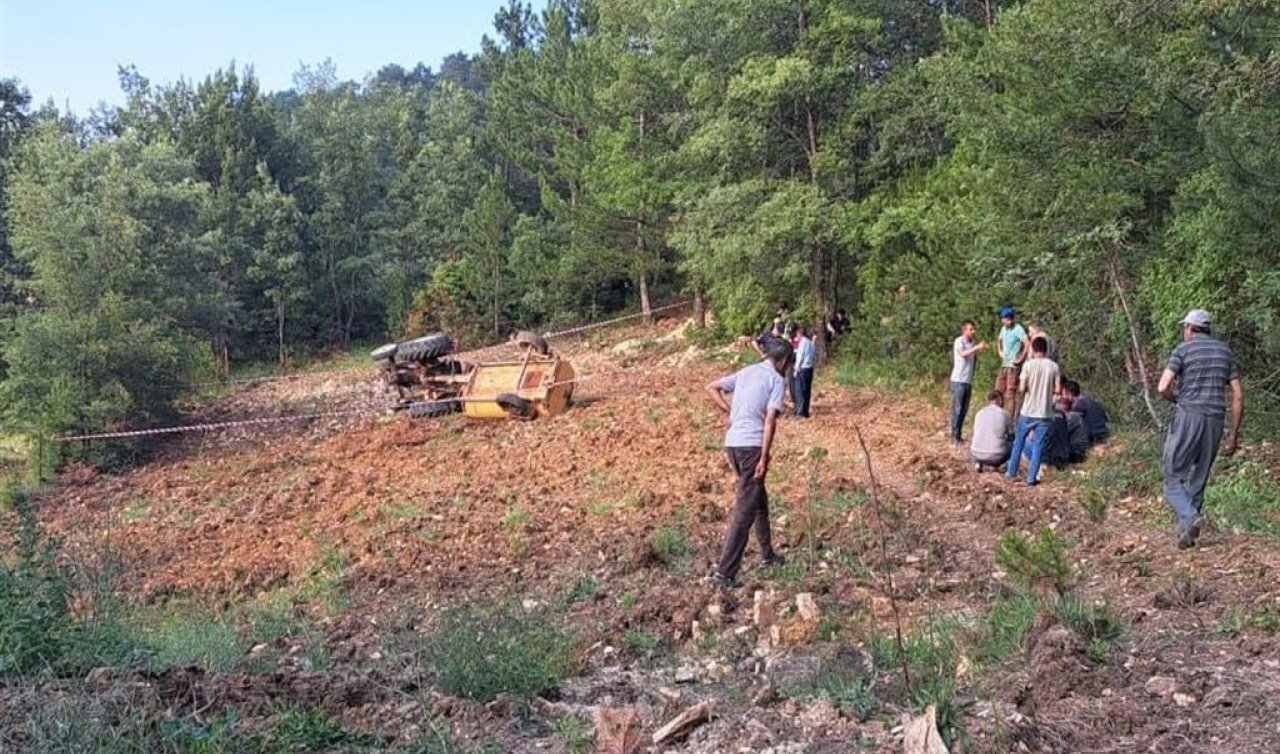 Devrilen traktörün altında kalan sürücü öldü