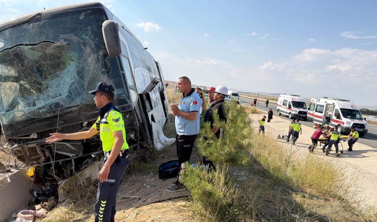 Aksaray’da seyir halindeki otobüs devrildi: 44 yaralı