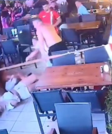 Restoranda Şiddet: Yabancı Turist Ailesine Saldırdı