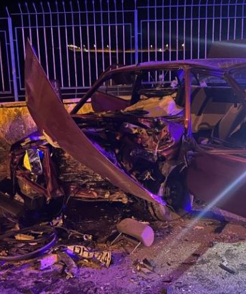 İki otomobilin çarpıştığı kazada 1 kişi öldü, 5 kişi yaralandı