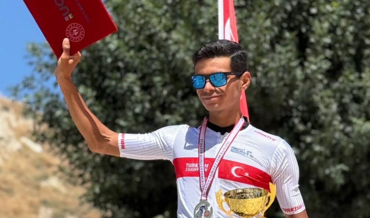 Konya Büyükşehir Belediyesporlu Ahmet Can Akpınar Türkiye şampiyonu