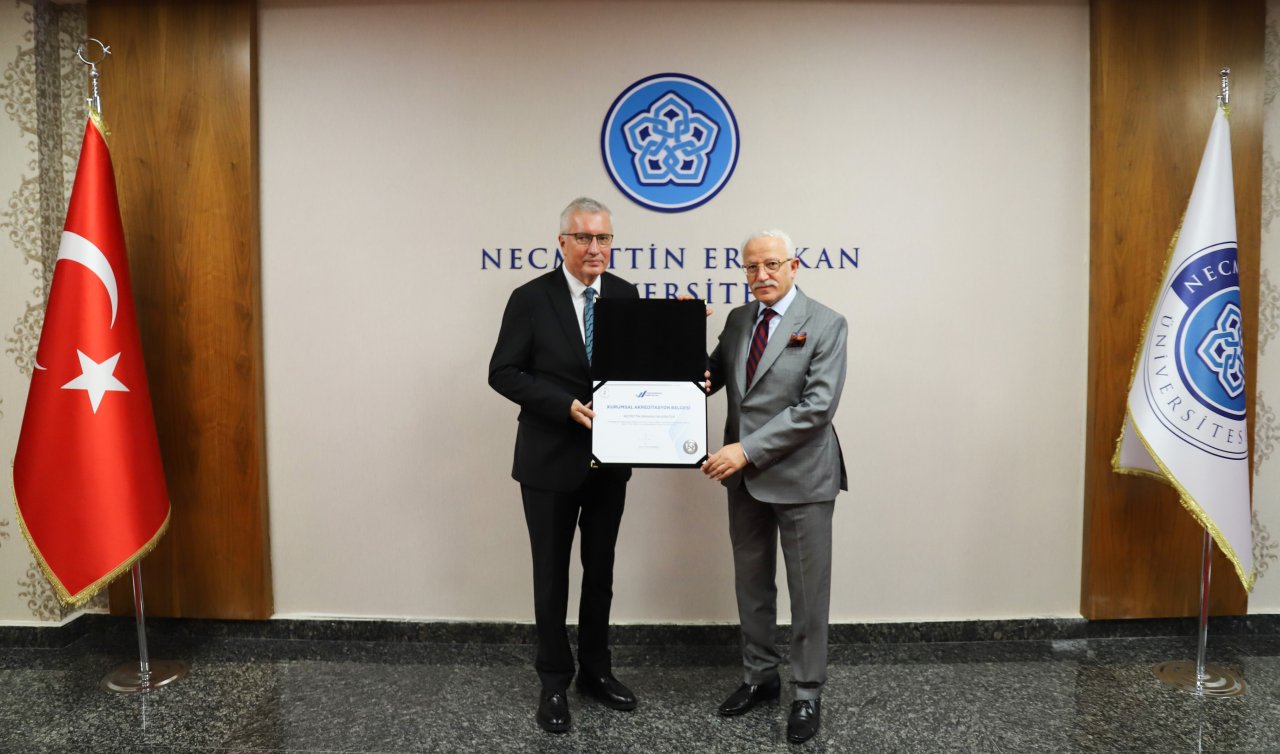 NEÜ’nün “Kurumsal Akreditasyon Belgesi” YÖKAK Başkanı Prof. Dr. Ümit Kocabıçak Tarafından Takdim Edildi
