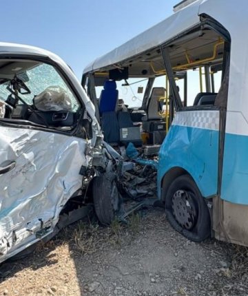 Kavşakta feci kaza! 1 ölü 11 yaralı 