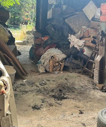 Benzinle uğraşırken alevlerin arasında kalan genç hayatını kaybetti