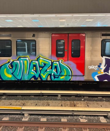 Metro vagonlarına grafiti yaptı: O anlar güvenlik kamerasına yansıdı