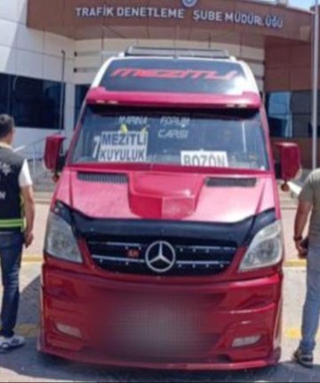 Ters şeritten giden minibüsün sürücüsünün ehliyetine el konuldu