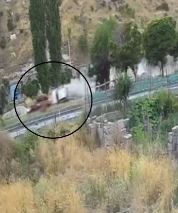 Gelin aracının lastiği patladı! Korkunç anlar kameraya yansıdı