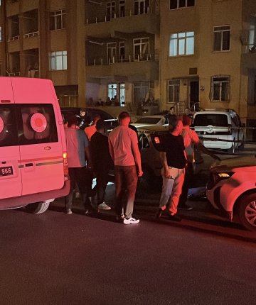 Yol kenarındaki otomobilde bir kadın ölü bir kişi ağır yaralı halde bulundu