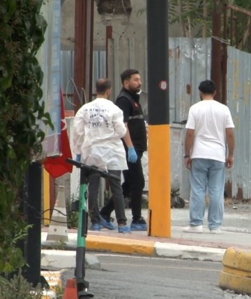 Polise bıçakla saldıran şüpheli ayağından vurularak yakalandı: Üzerinden uyuşturucu çıktı