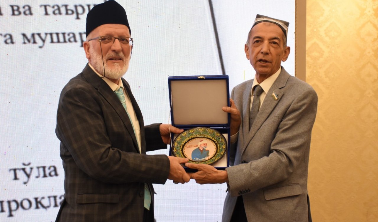 Özbekistan’ı tanıtan kitabın yazarı Ataman’a “Özbekistan Yazarlar Birliğinin fahri üyelik belgesi’’ verildi