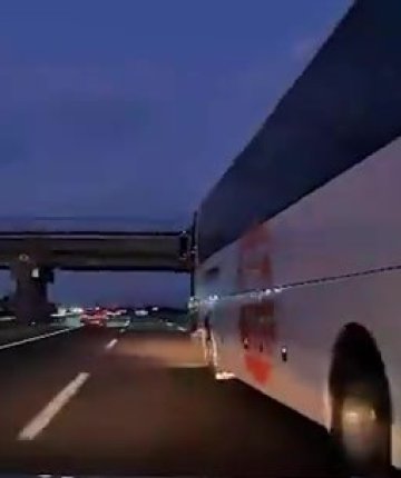 Korku dolu anlar: Otobüs kaza yaptırdı; ailenin çığlıkları kameraya yansıdı