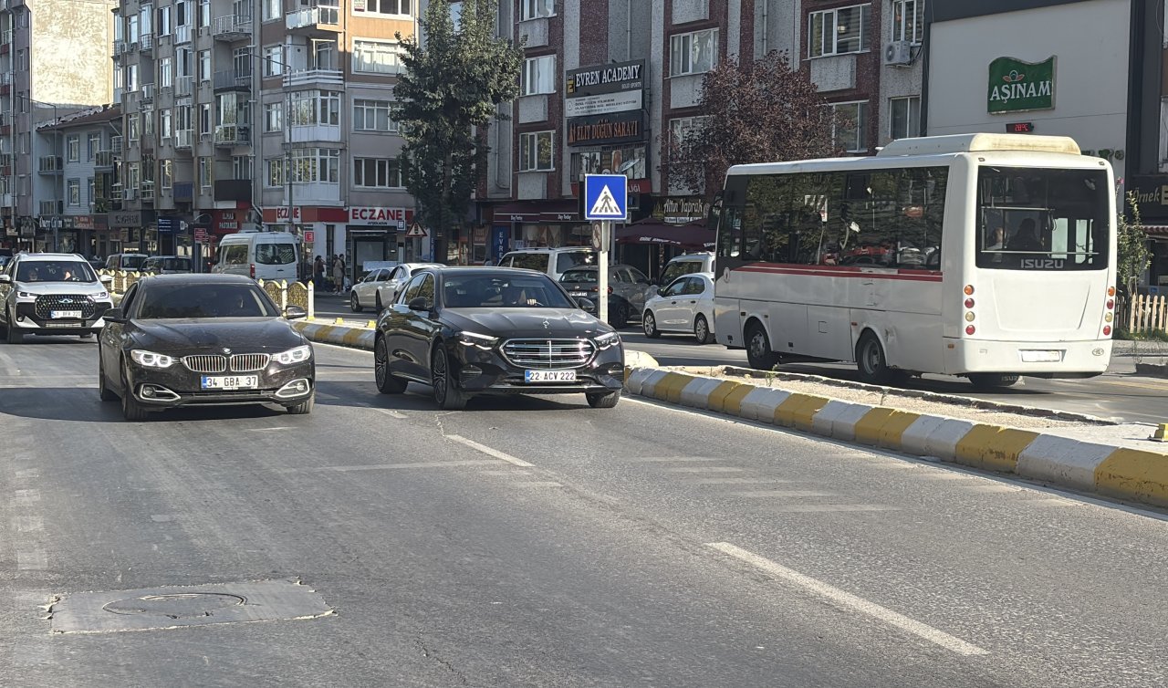 Otomobilin çarptığı yaya yaralandı: Kaza anı kamerada